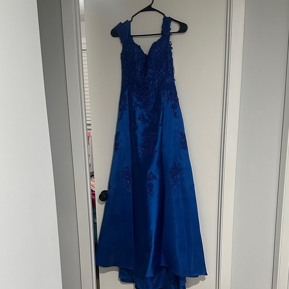 Elegant Blue Evening Gown with Lace Details